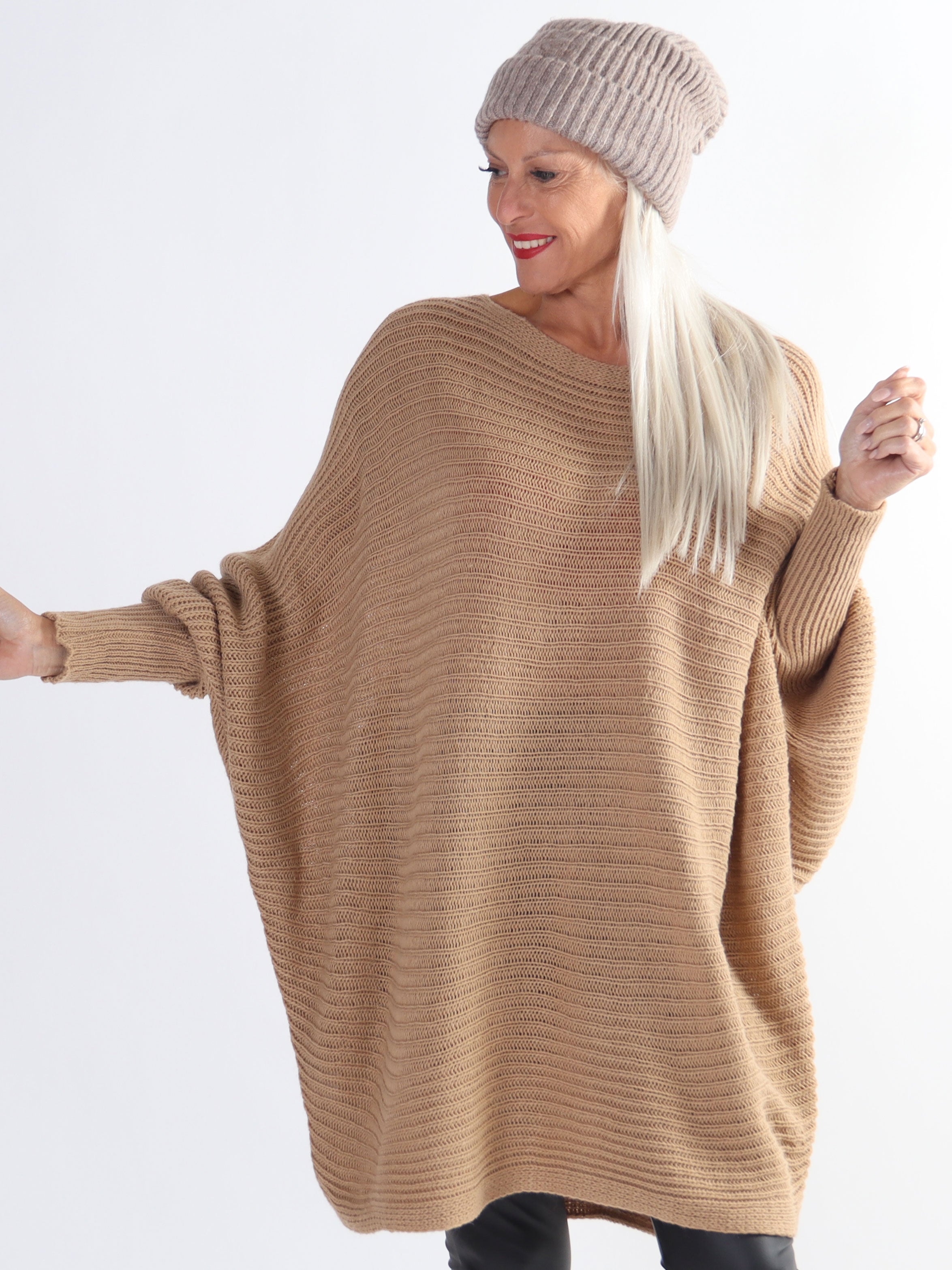 Gabbi - Plus size stickat med fladdermusärmar